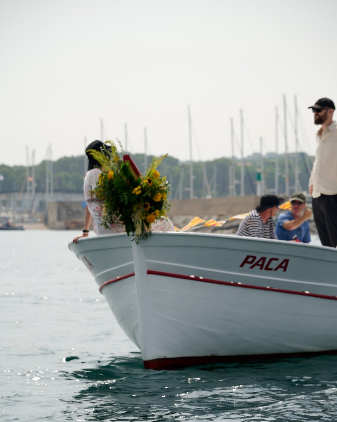 La Paca acompanyant la processó marítima de la Mare de Déu del Carme